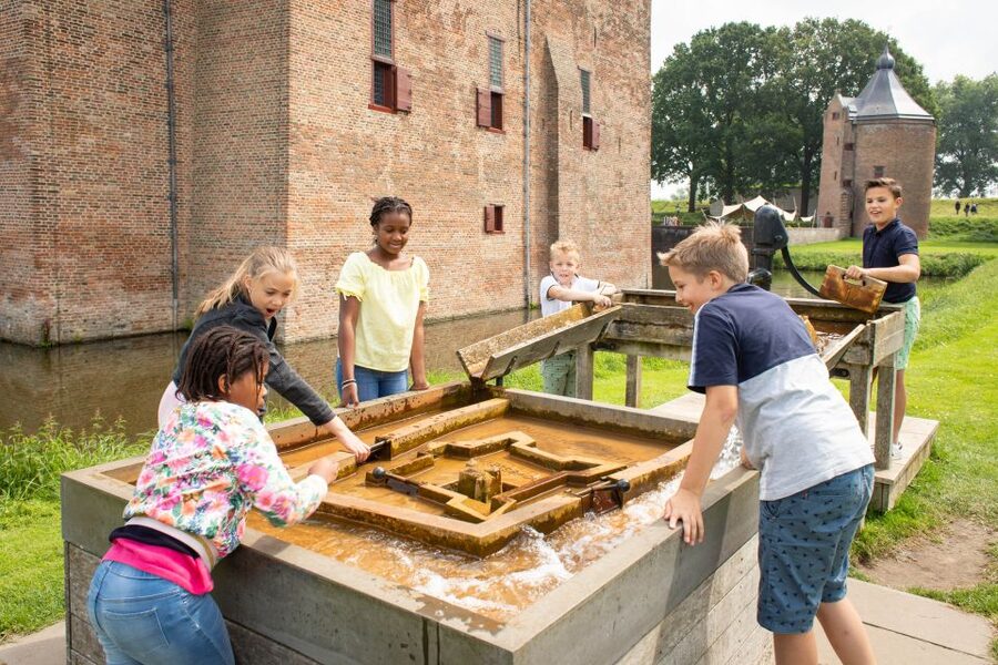 Loevestein Castle Entry Ticket - When to choose a quiet visit or a busier event day