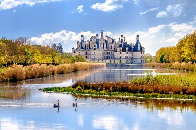 Loire Valley Castles Day Trip from Paris with Complementary Wine - Meeting point and timing details that matter