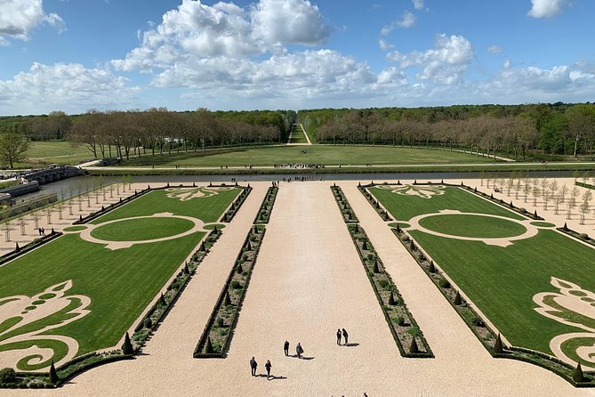 Loire Valley Castles VIP Private Tour: Chambord, Chenonceaux, Amboise - Who gets the best value for $916.67?