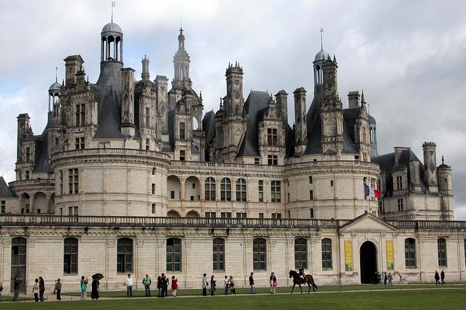Loire Valley Castles VIP Private Tour: Chambord, Chenonceaux, Amboise - Chenonceau, the elegant castle over the Cher