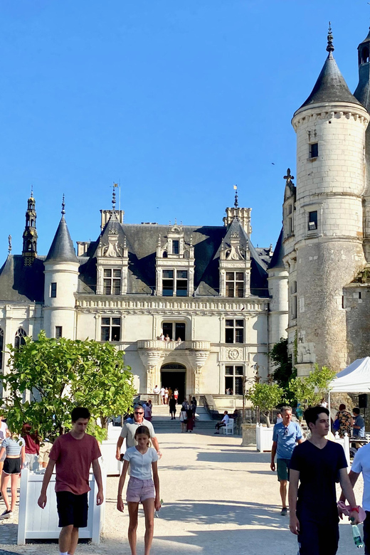 Loire Valley Royal Castles Small Group Day Trip from Paris - Comfort, communication, and past problems