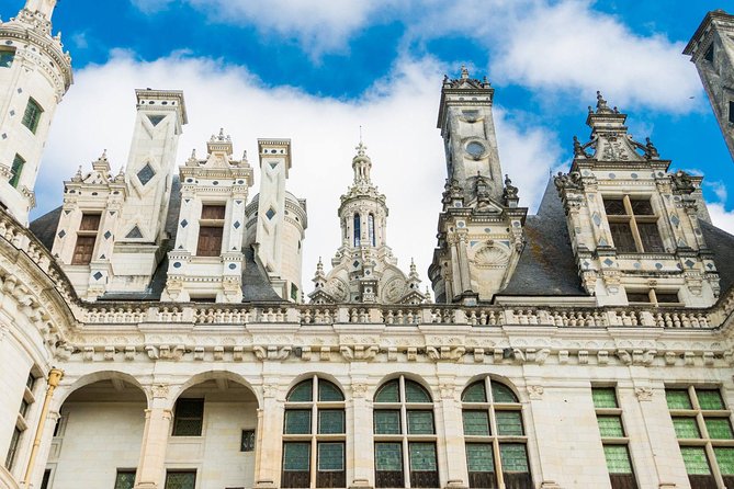 Loire Valley Wine and Castles Small-Group Day Trip from Paris - Lunch in medieval Amboise