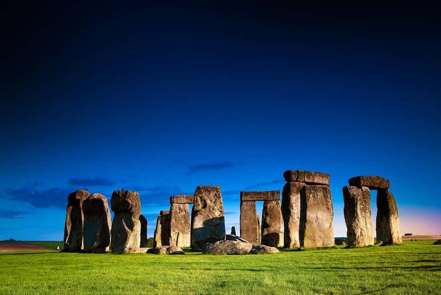 London: Stonehenge, Windsor Castle, Bath, Lacock & Pub Lunch - Leaving London for Windsor