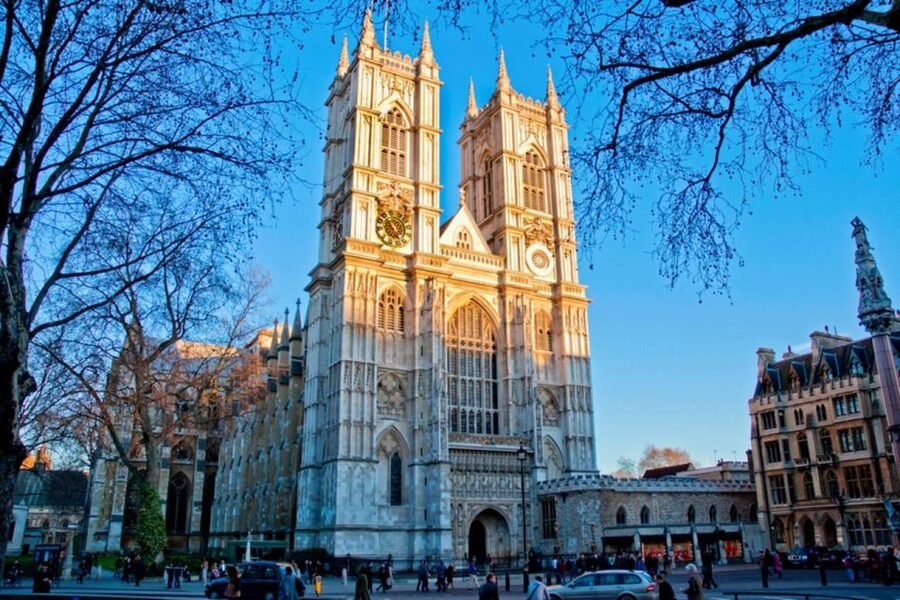 London: Westminster Tour and Windsor Castle Entry Ticket - Starting at The Ritz and walking into Westminster