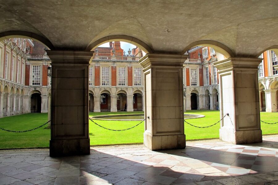 London: Windsor Castle & Henry VIII's Hampton Court Palace - Hampton Court brings Henry VIII to life