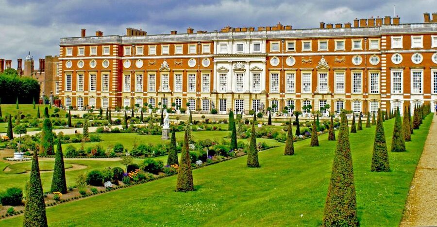 London: Windsor Castle & Henry VIII's Hampton Court Palace - The London panoramic ride sets the scene