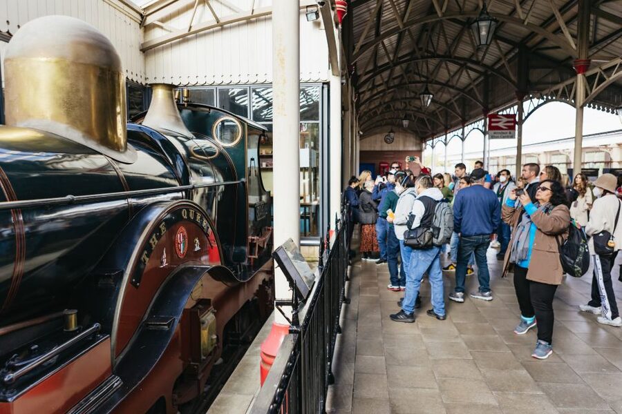 London: Windsor Castle, Stonehenge & Bath Full-Day Tour - The coach, guide, and long return to London