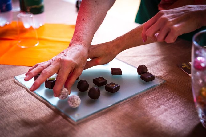 Lucerne CH Experience: Cheese, Chocolate, Chapel Bridge & Château - Chocolate at the railway station