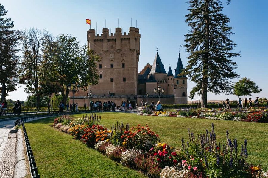 Madrid: Toledo & Segovia Tour w/ Cathedral, Alcazar & Lunch - The long transfer to Segovia