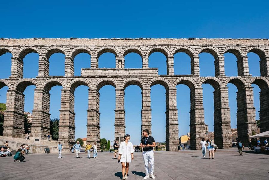 Madrid: Toledo & Segovia Tour w/ Cathedral, Alcazar & Lunch - Segovia’s Roman aqueduct and open streets