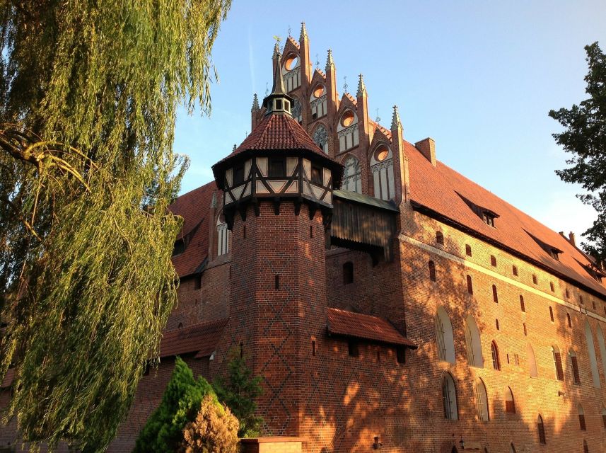 Malbork Castle Tour: 6-Hour Private Tour - What the guide adds to the visit