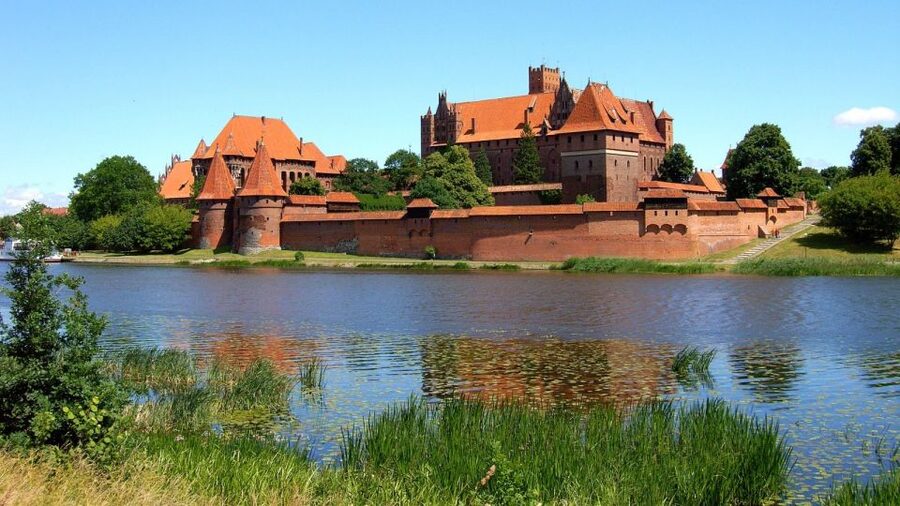 Malbork Castle Tour: 6-Hour Private Tour - Is $355 per person fair value?