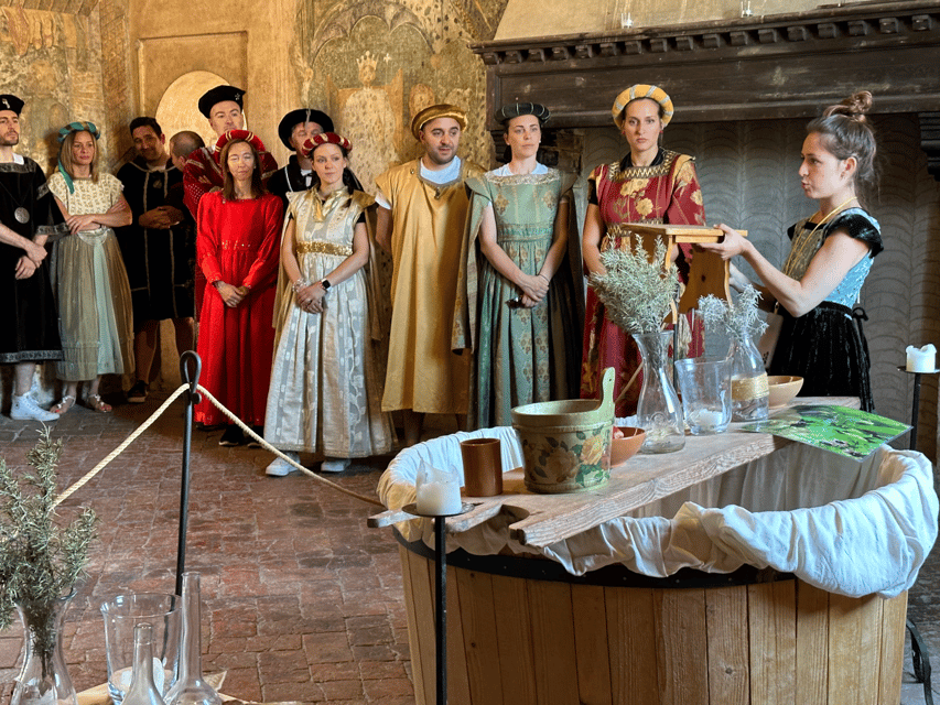 Malpaga Castle guided tour with period dresses - Interactive moments instead of a standard lecture