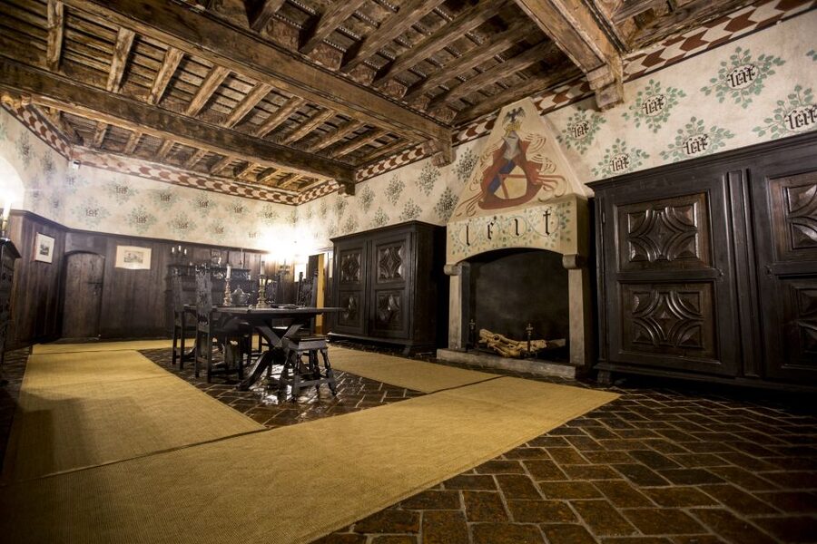 Manta: Manta Castle Entry Ticket - The Hall of Grotesques and its 16th-century style