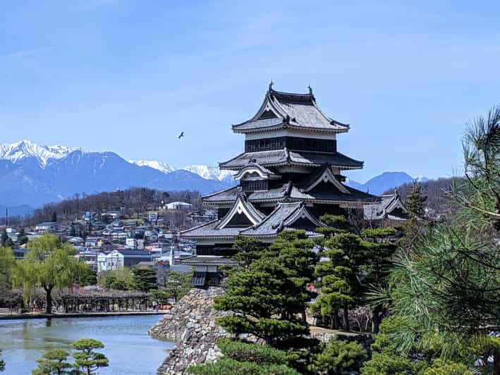 Matsumoto Castle Town Walking Tour - Nawate Street and the friendly frogs