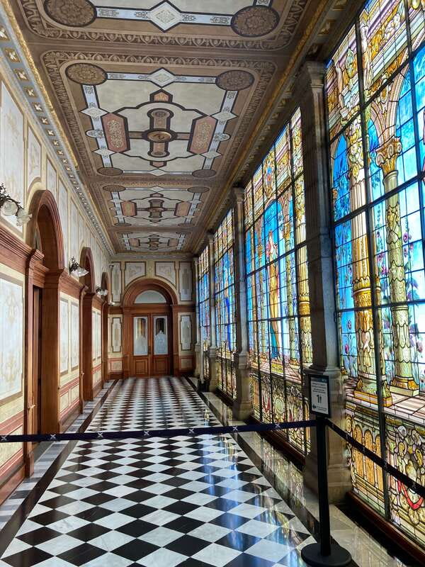 Mexico City: Art, History & gossip about Chapultepec Castle - Meeting at Chapultepec Park
