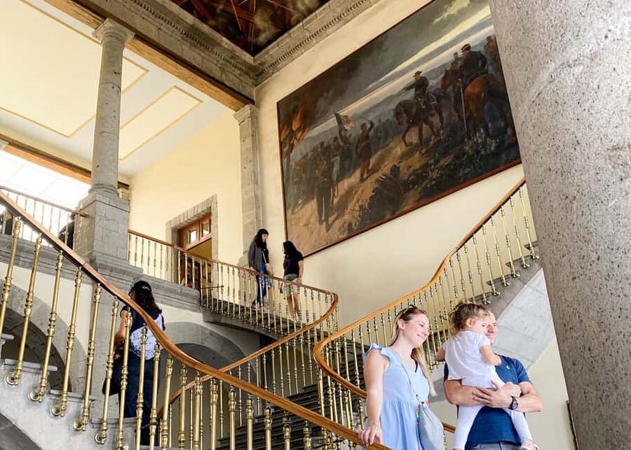 Mexico City: Chapultepec Castle After-Hours Guided Tour - Meeting at Paseo de la Reforma and walking uphill