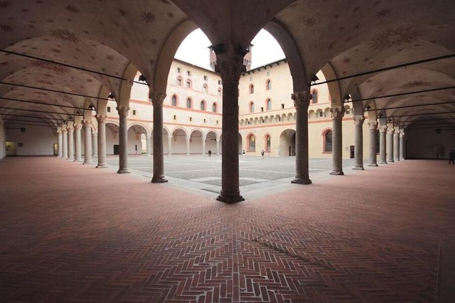 Milan: Duomo, Sforza Castle, and Pieta Guided Tour - Galleria Vittorio Emanuele II and the opera district