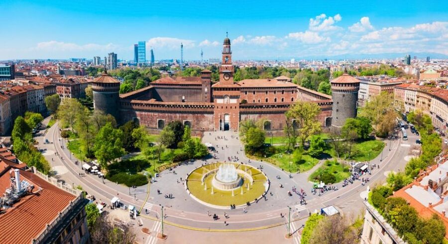 Milan: Duomo, Sforza Castle, and Pieta Guided Tour - Walking to Sforza Castle