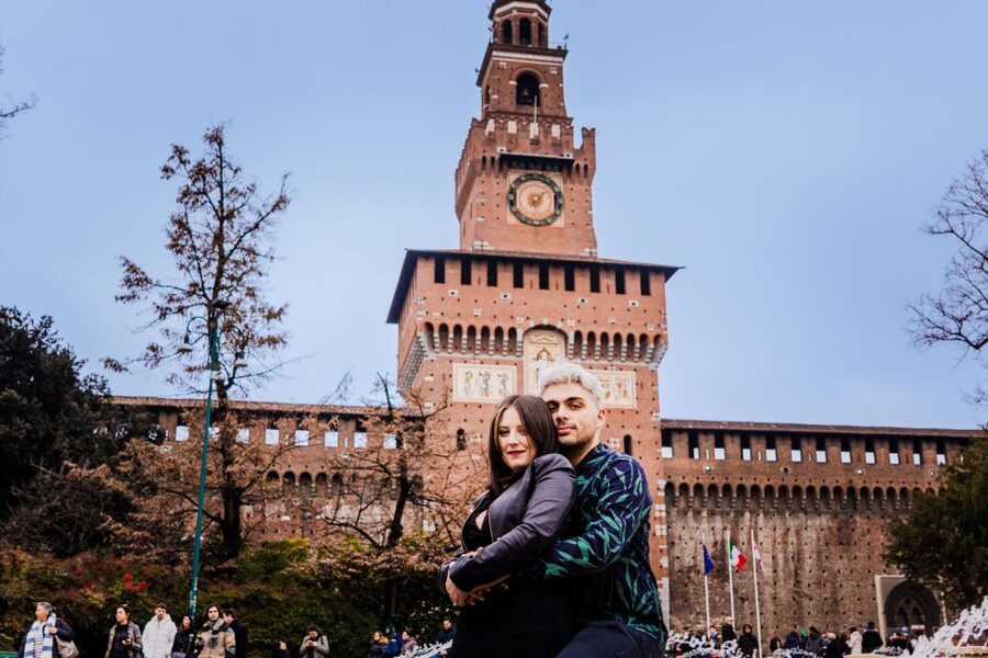 Milan: Professional Photoshoot Outside Sforza Castle - Key points to know before you book