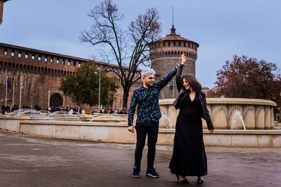Milan: Professional Photoshoot Outside Sforza Castle - The private format works well for couples and families