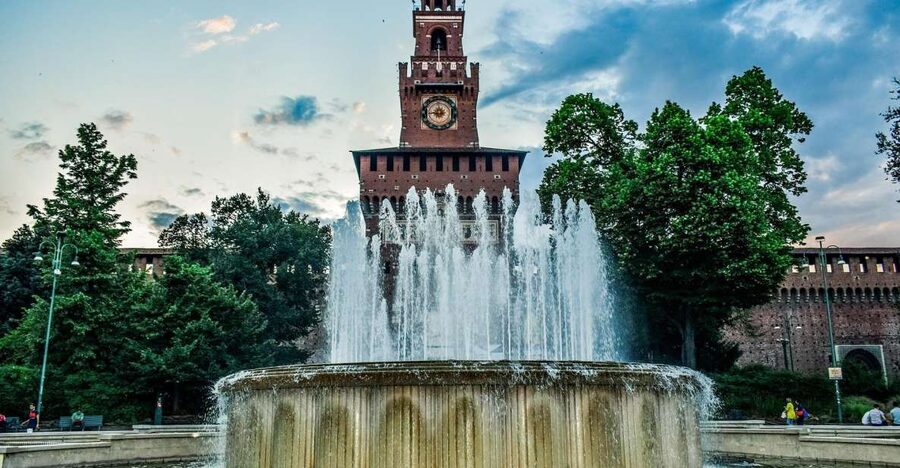 Milan: Sforza Castle Guided Tour - Meeting your guide at Piazza Castello