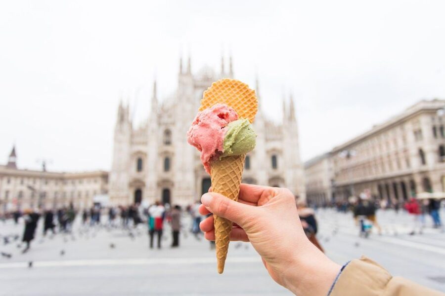Milan Small Group: Duomo & Rooftop, Castle, Gelato Tasting - What the guides add to the experience