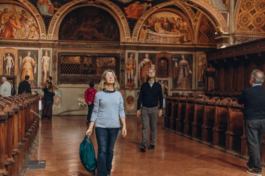 Milano: Highlights Private Tour, Duomo, Castle & Gelato - Piazza Affari shows Milan’s modern side