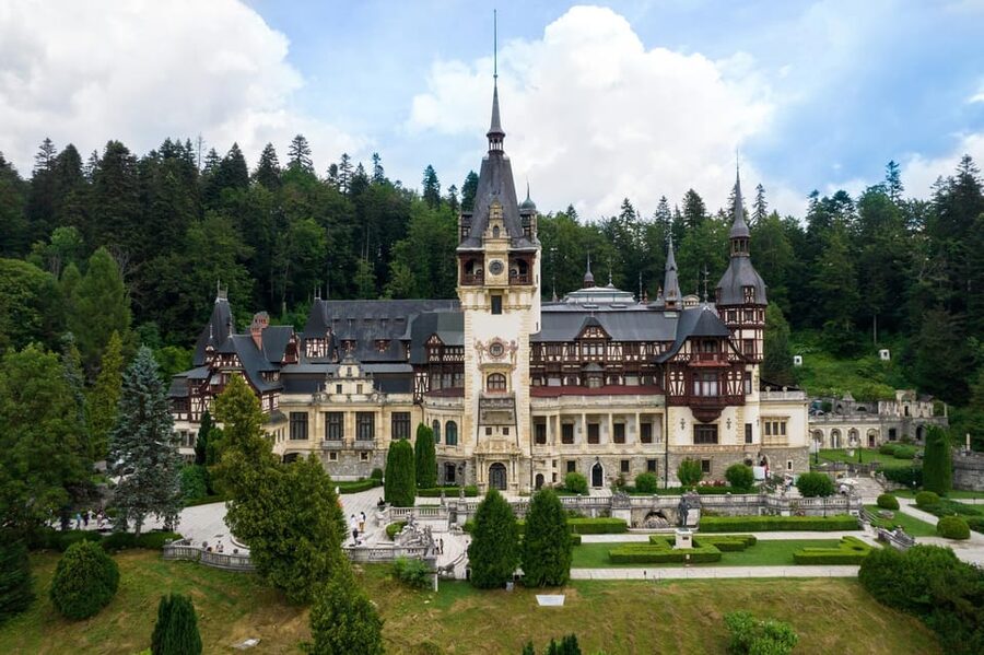 Minivan 8: Peles & Dracula's Castle and Brasov Full-Day Trip - Language options and audio guides