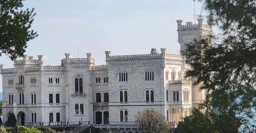 Miramare: The most romantic, beautiful and sad castle. - Key points about the Miramare garden walk