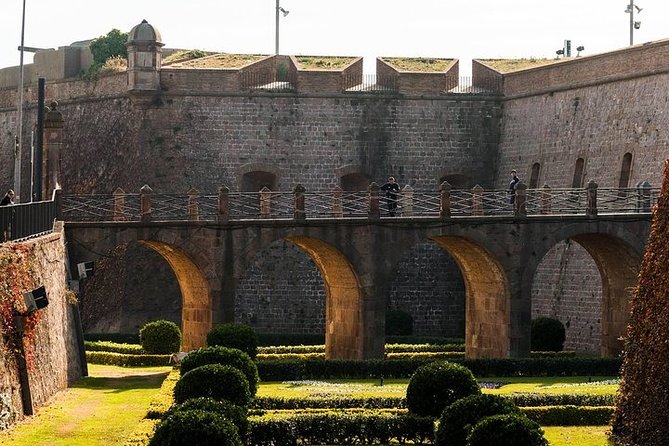 Montjuïc Cable Car & Magic Fountain Barcelona Private Tour - What $114.65 per person gets you