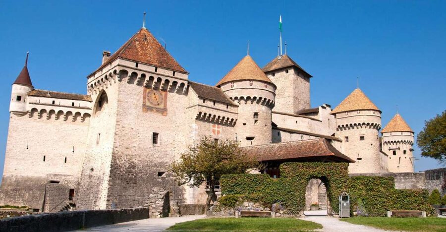 Montreux: Chateau Chillon Entrance Ticket - Why Château Chillon Feels Different From an Ordinary Castle