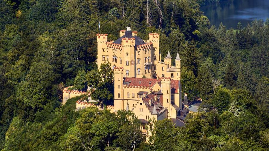 Munich: Neuschwanstein Castle Chinese Day Tour - Oberammergau offers a gentle first stop