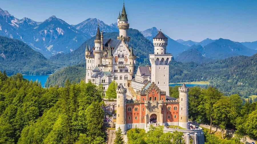 Munich: Neuschwanstein Castle Chinese Day Tour - Meeting in Munich at 8:10 a.m.