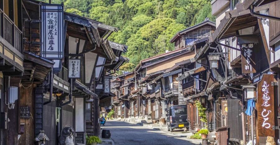 Nagano/Matsumoto: Matsumoto Castle and Narai-juku Day Trip - Inside Matsumoto Castles six steep levels