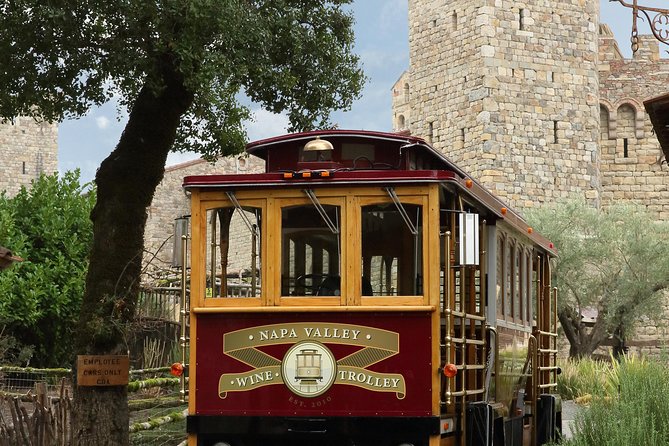 Napa Valley Wine Trolley Castle Tour - What the guides add to the experience