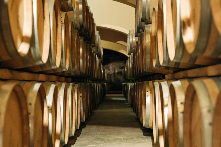 Narbonne : Guided Tour of the Château l'Hospitalet & Tasting - What the English and French options are like