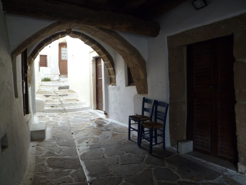 Naxos Castle Walking Tour and Sunset at the Portara - What the guides add to the experience