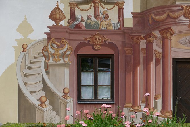 Neuschwanstein Castle and Linderhof Palace Day Trip from Munich - The coach ride and the guides