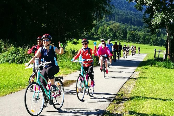 Neuschwanstein Castle by Bus Incl. Bike Ride or Hohenschwangau - Walking to Marienbrücke and the best castle view
