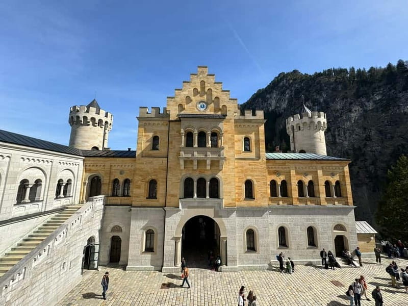 Neuschwanstein Castle Skip-the-Line Ticket with Audio Guide - Getting from Füssen to Hohenschwangau