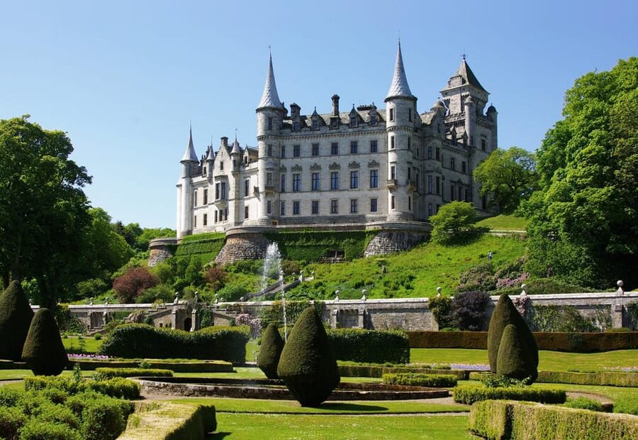 North Highland Tour: Dunrobin Castle, Dornoch, & Much More - Dunrobin Castle and its falconry show