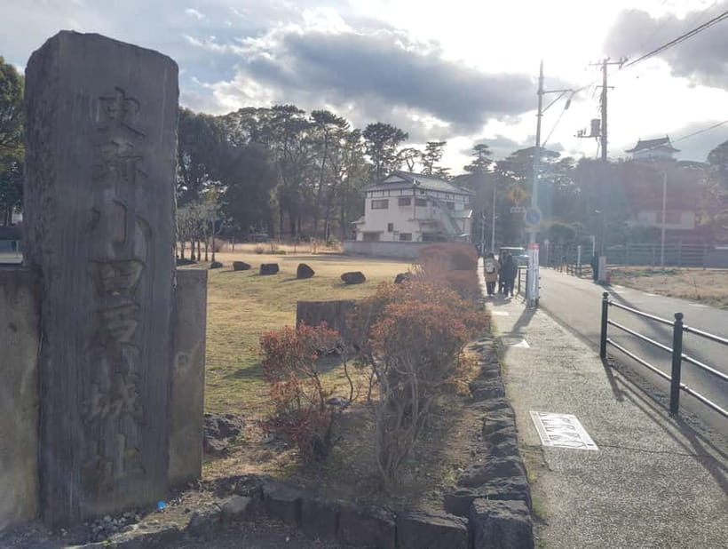 Odawara: Castle Guided Tour with Panoramic Views - Exhibits that give the castle a human story