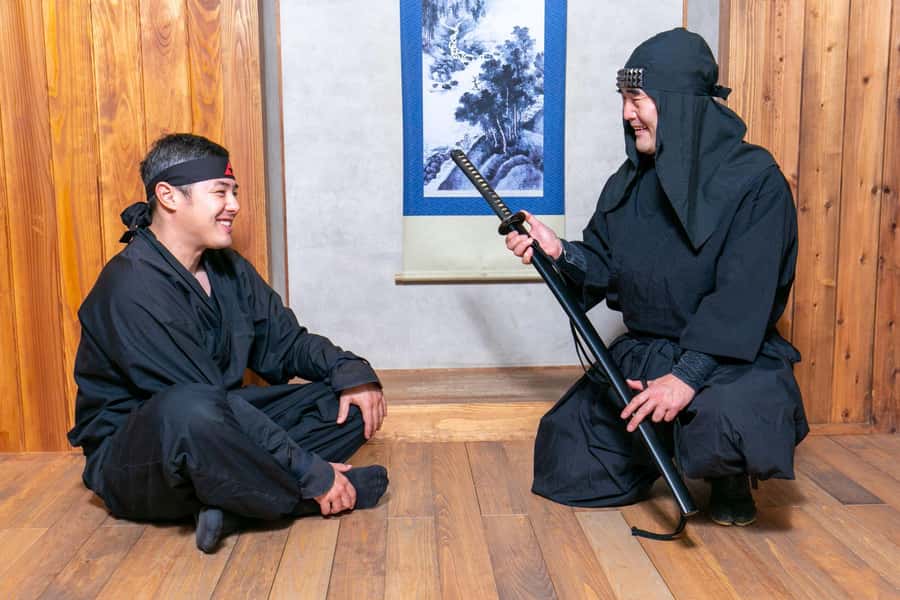 Odawara: Guided Ninja & Samurai Tour of Odawara Castle - Ninjas, shinobi, and the value of the history lesson