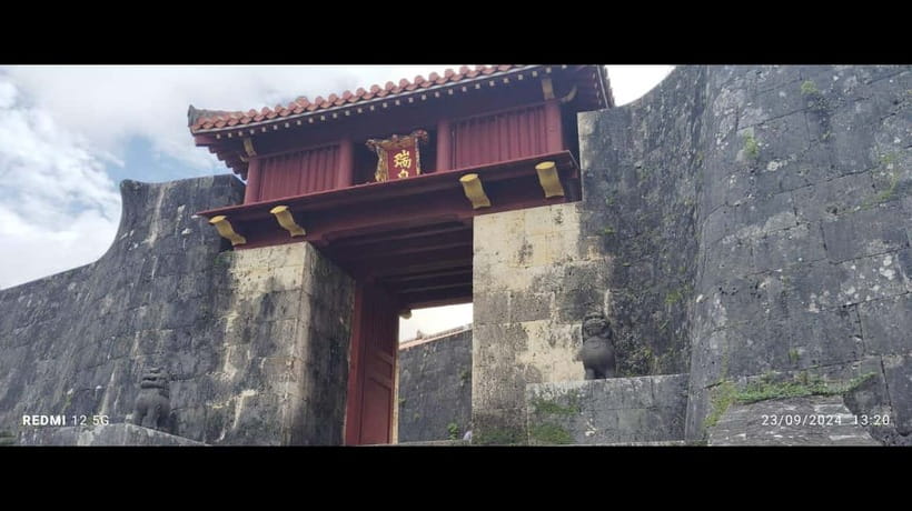 Okinawa: Double-Decker Open Top Bus Tour for Shuri Castle - Sun, Rain, and the Open Upper Deck