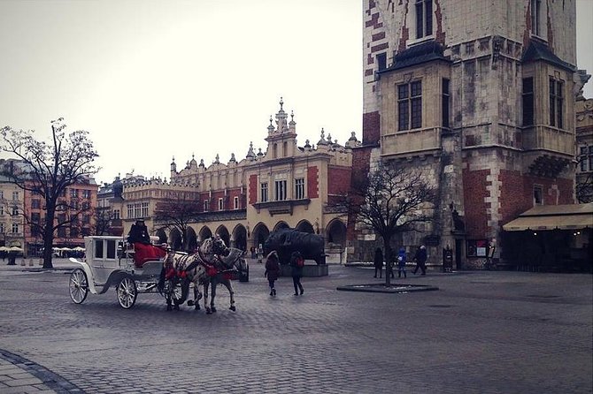 Old Town Krakow & Wawel Castle Walking Tour - Through Planty Park toward Wawel Hill