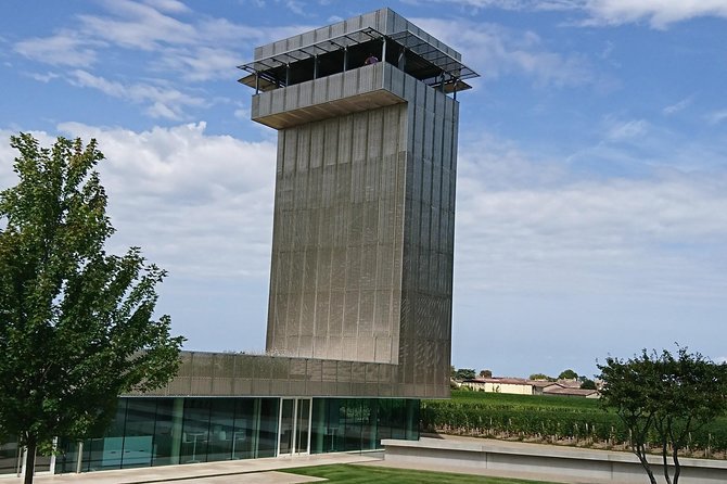 On the Medoc Castle Route on a full day private tour (Premium Sedan) - Why the Médoc route is worth a full day