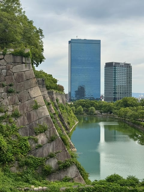 Osaka: Early Morning Osaka Castle Guided Tour, Avoid Crowds - What the guides add to the visit