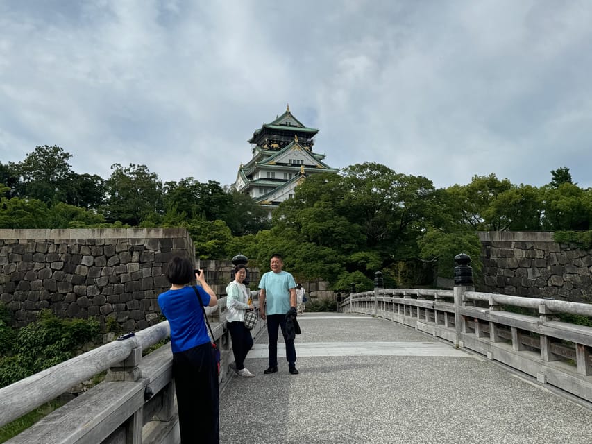 Osaka: Early Morning Osaka Castle Guided Tour, Avoid Crowds - Meeting your guide near Banbacho