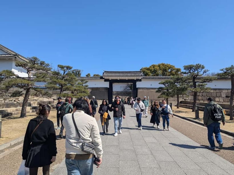 Osaka: Osaka Castle Guided Tour with Local Guide - Key points at a glance